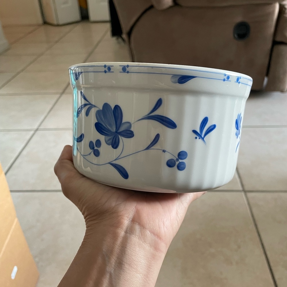 Royal blue bow casserole dish
